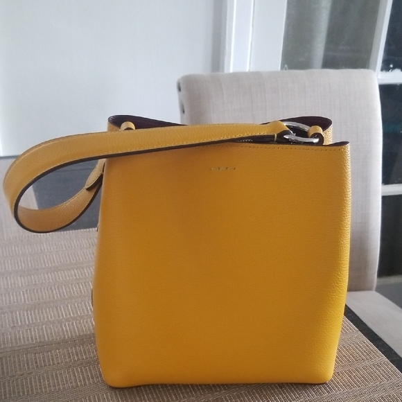 Coach Mustard Yellow Leather Shoulder Bag the detachable strap is missing❤ - Picture 5 of 10